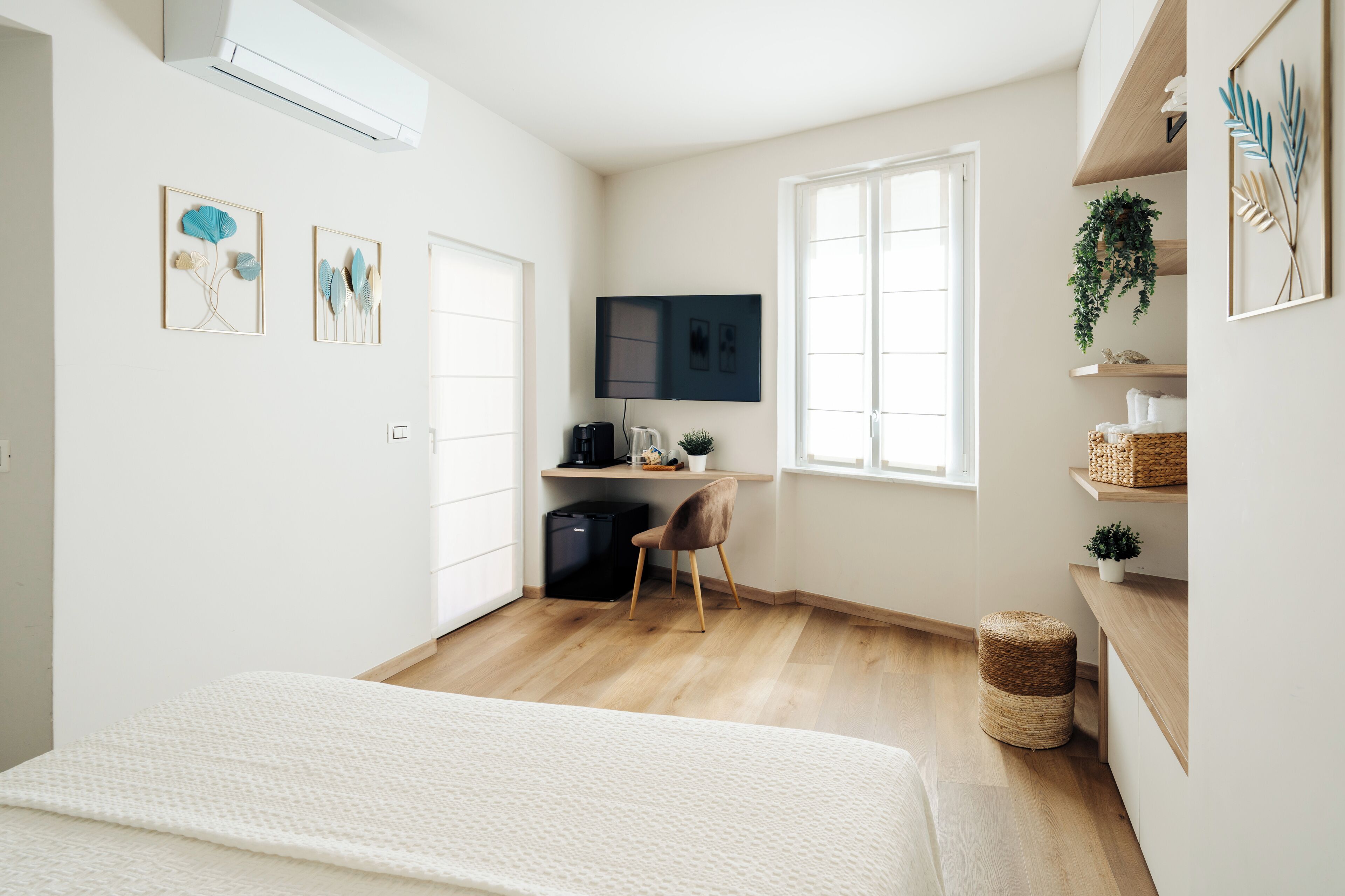 Premium bedding, down comforters, pillowtop beds, laptop workspace