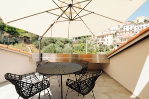 Deluxe appartement, terras, uitzicht op zee | Terras