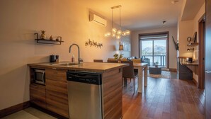 Unclassified image, 4 of 42, button - Condo overlooking Lac Superieur & mountain views (Lac-Supérieur)