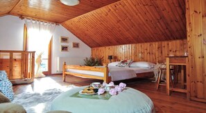 3 bedrooms, iron/ironing board, travel cot, free WiFi - La Nonna Efrosini...Traditional maisonette (Divarata)