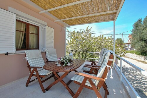 La Nonna Efrosini...Traditional maisonette