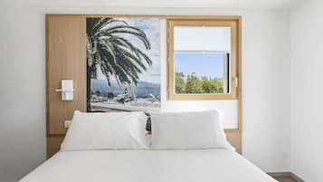 Comfort Apartment, 3 Bedrooms, Terrace, Partial Sea View | Premium bedding, in-room safe, blackout curtains, iron/ironing board