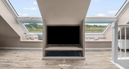 Deichkieker directly on the North Sea with a view of the water