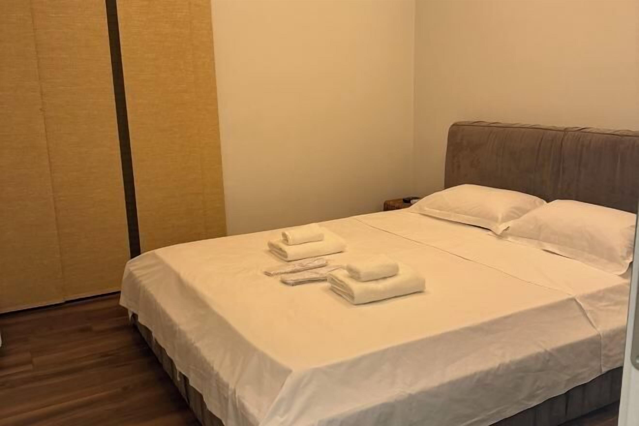 2 bedrooms, premium bedding, down duvets, individually decorated