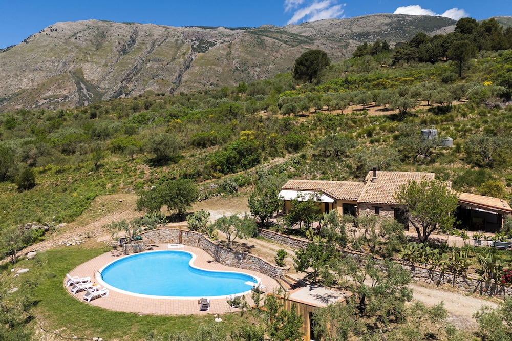 Villa Granci con Piscina by Wonderful Italy - La Catena