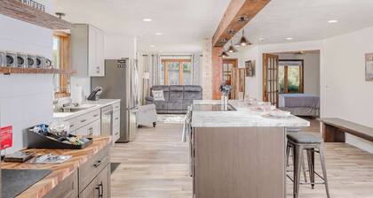 Waterfront Multi-Family Retreat w/ Pontoon & Firepit