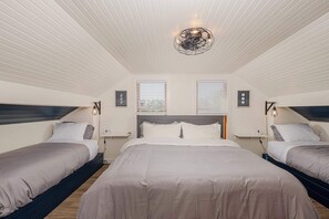 5 bedrooms, iron/ironing board, WiFi, bed sheets