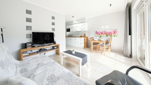 Apartament (9B) | Living area | Flat-screen TV - Apartamenty Sun & Snow Westerplatte Międzywodzie (Dziwnów)