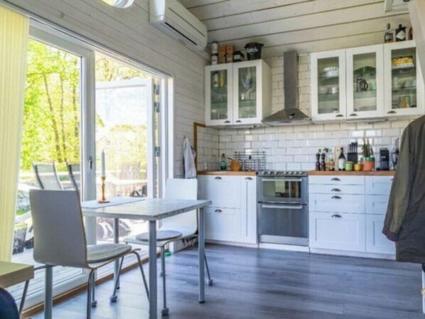 Dishwasher, coffee/tea maker, electric kettle, high chair