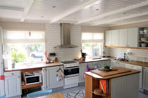 Dishwasher, coffee/tea maker, electric kettle, high chair