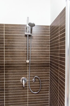 Room San Pietro, queen bed, AC/Heat, non-smoking, private bathroom | Bathroom shower - Susy's Guest House (Rome)