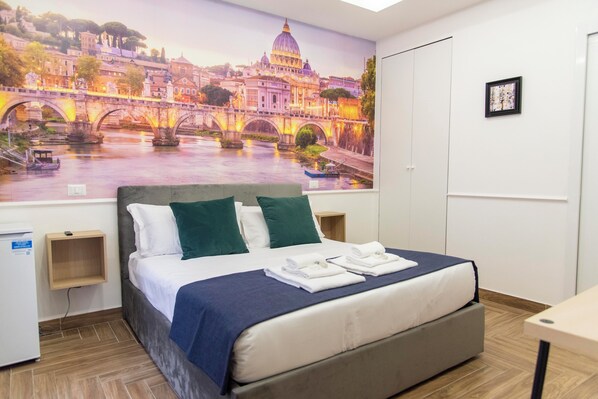Room San Pietro, queen bed, AC/Heat, non-smoking, private bathroom
