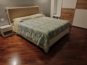 1 Schlafzimmer, Bügeleisen/Bügelbrett, Bettwäsche