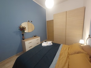 1 bedroom, iron/ironing board, WiFi, bed sheets - Cozy apartment near the center with garden, pets allowed (Piemonte)