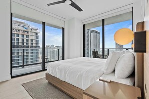 2 habitaciones, tabla de planchar con plancha, cuna de viaje y wifi 