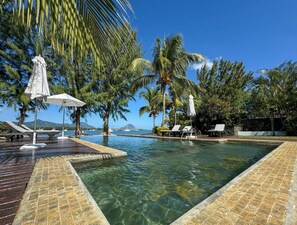 Outdoor pool, pool umbrellas, sun loungers - Olana Beach by Horizon Holidays (Black River)