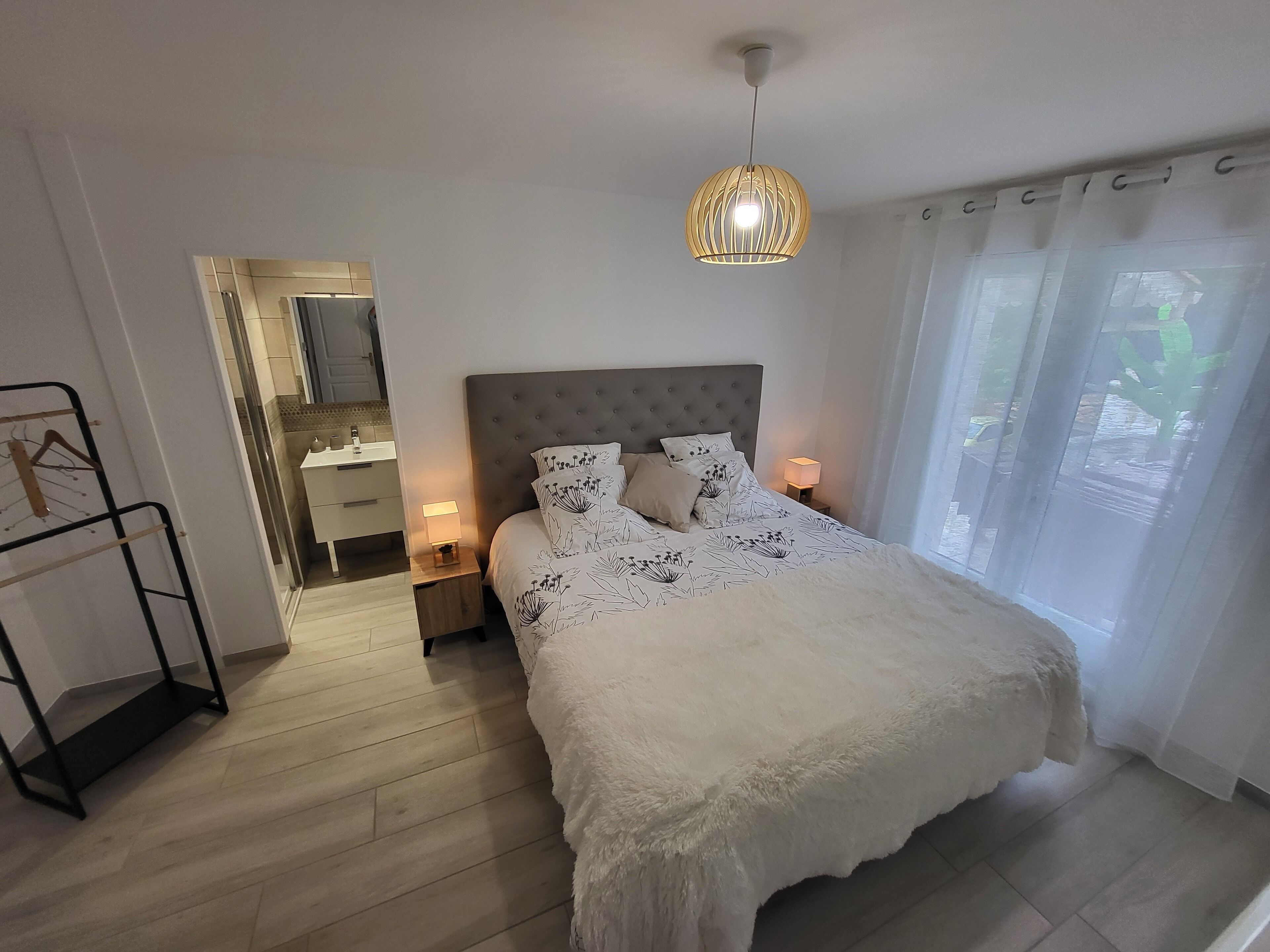 4 slaapkamers, een strijkplank/strijkijzer, wifi, beddengoed