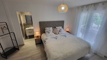 4 slaapkamers, een strijkplank/strijkijzer, wifi, beddengoed