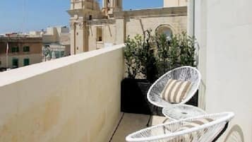 Family Suite, City View | Terrace/patio