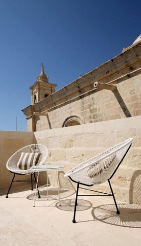 The King George Village Boutique Living