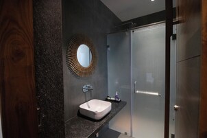 Artículos de tocador gratuitos, toallas, shampoo