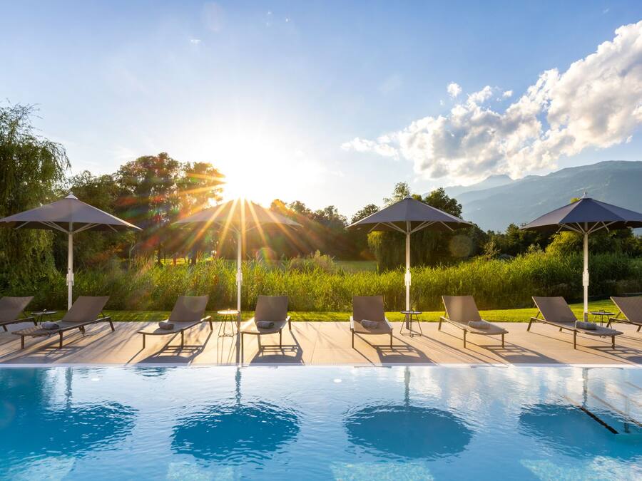 Piscine intérieure, piscine extérieure en saison