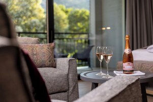 Suite junior, en la zona del jardín | Sábanas italianas Frette y ropa de cama de alta calidad