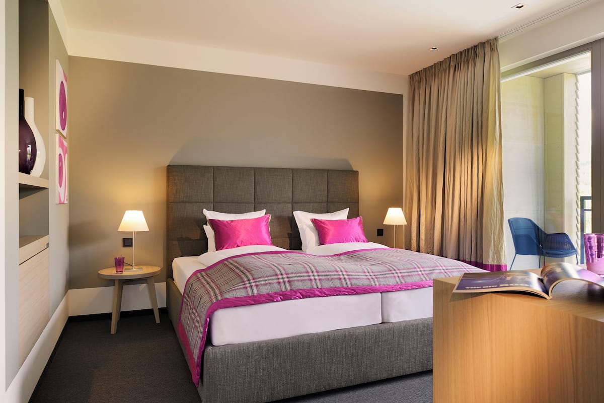 Suite Deluxe, vue golf | 1 chambre, draps italiens Frette, literie de qualité supérieure