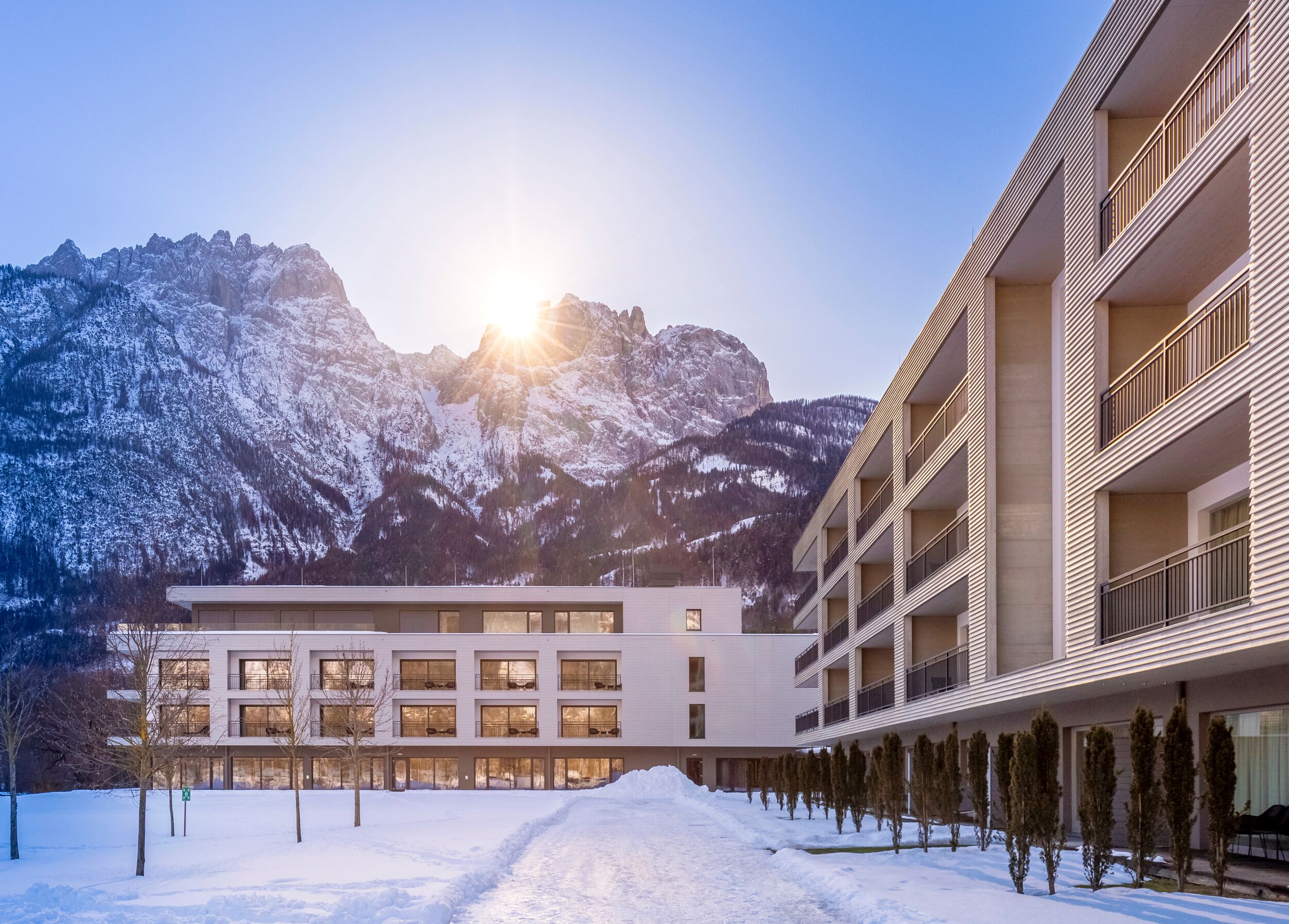 Vista frontal de la propiedad