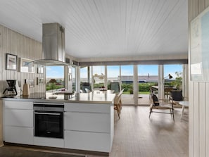 Fridge, oven, dishwasher, cookware/dishes/utensils