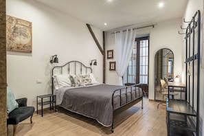 Family Apartment, Balcony | Iron/ironing board, free WiFi, bed sheets