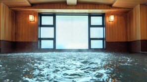 A room with wooden walls and a large window with frosted glass panels. - HOTEL ICHINOSE (Yamanouchi)