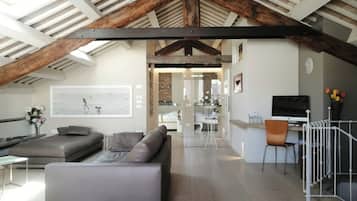 Smart TV, libri, impianto stereo