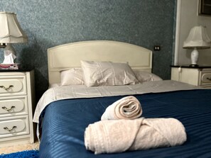 3 bedrooms, desk, iron/ironing board, WiFi