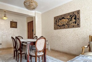 Dining - New Maadi Apt W Free Airport Pickup (Maadi as Sarayat Al Gharbeyah)