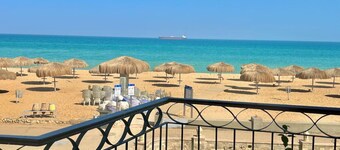 6 beds/Beachfront Redsea Chalet Gorgeous View