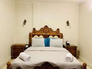 Silitysrauta/-lauta, Wi-Fi, vuodevaatteet