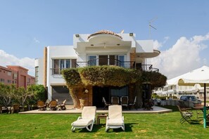 Terrace/patio - 4-BR Beachfront Villa Private Pool On Red Sea ! (Erban Atekah and Al Manayef)