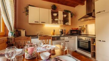 House | Private kitchen | Toaster, highchair