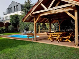 Casa | Piscina | Una piscina cubierta, una piscina al aire libre