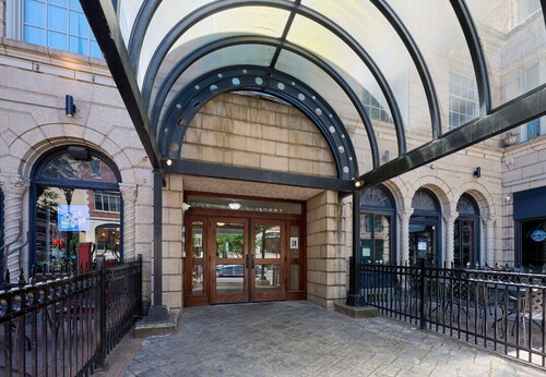 East 225 I Modern Studio in Downtown Rochester