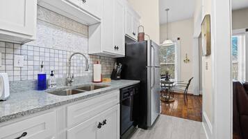 Frigorífic, microones, forn i placa de cuina