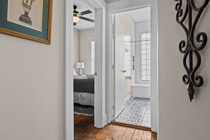 2 chambres, fer et planche à repasser, Wi-Fi, draps fournis