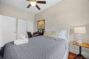 2 habitaciones, tabla de planchar con plancha, wifi y ropa de cama