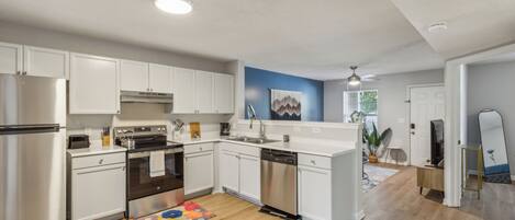 Refrigerador, horno, parrilla de estufa y lavavajillas