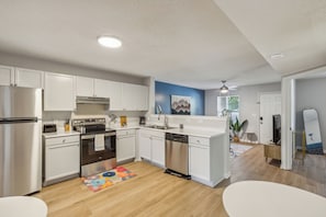 Fridge, oven, stovetop, dishwasher - CB 3504-102 Fayetteville Oasis I Modern, Comfy (Fayetteville)