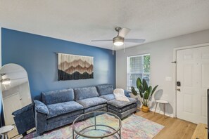 スマートテレビ、書斎 / ワークスペース