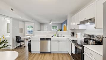 Fridge, oven, stovetop, dishwasher