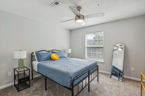 2 Schlafzimmer, Schreibtisch, Bügeleisen/Bügelbrett, kostenloses WLAN
