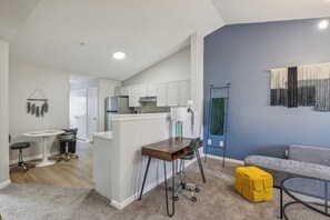 Interior - CB 3508-301  Fayetteville Oasis I Modern, Comfy (Fayetteville)